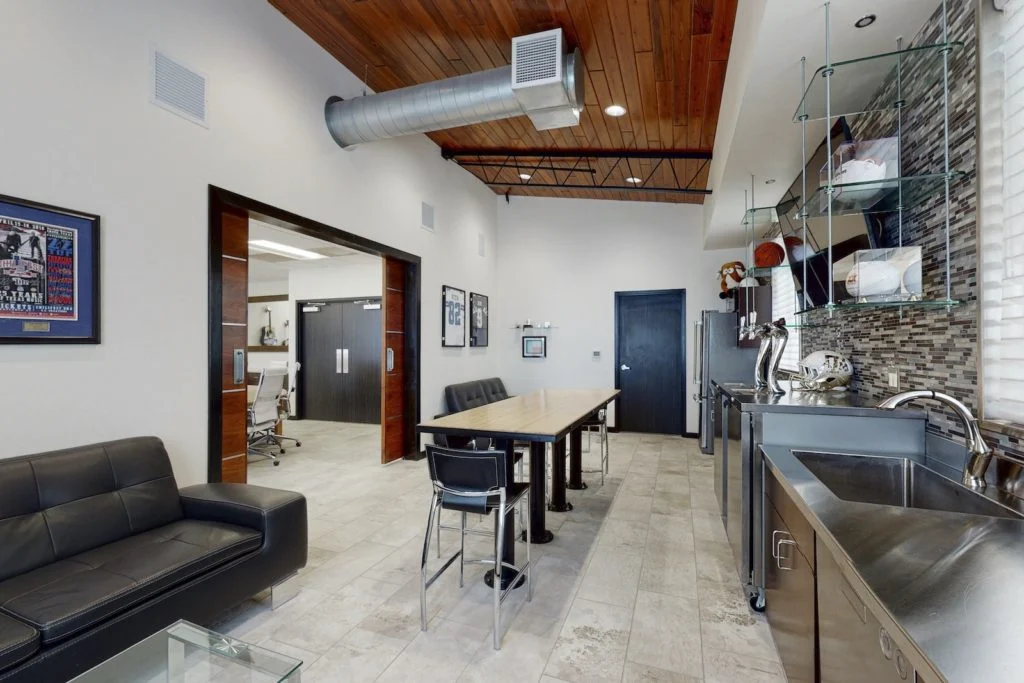 kristen-distributing-ceiling-with-hvac-1024x683